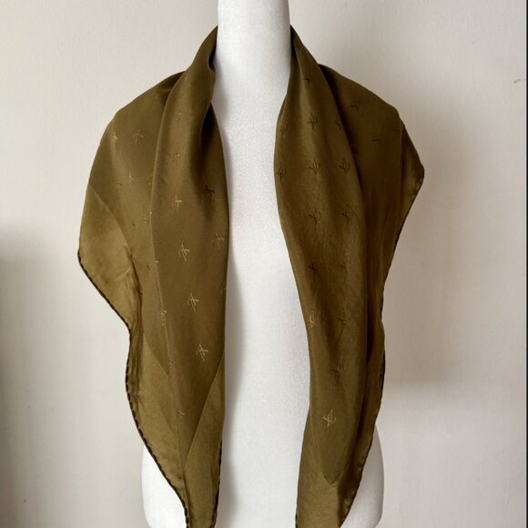 [SOLD] Authentic Louis Vuitton Silk Scarf - Picture 2 of 13